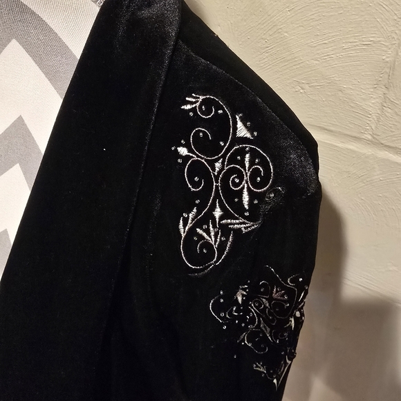 Coldwater Creek Embroidered Black Velvet Bolero Jacket Size 8. 011050426 - Picture 2 of 12